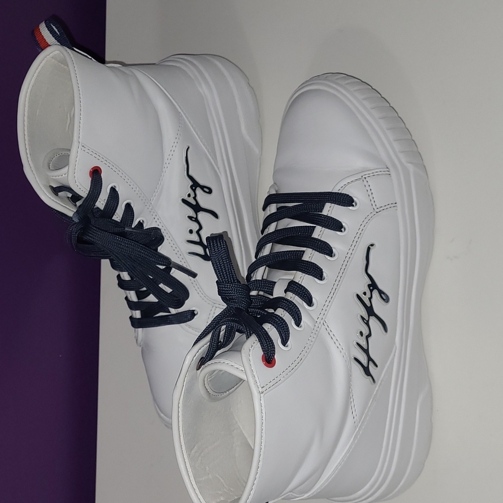 Tommy Hilfiger Women's Lace Up Sneakers White Boots Pre loved good cond sizes9m